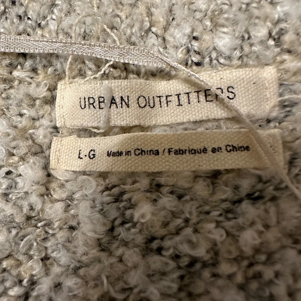 Urban Outfitters Rosie Cozy V-Neck Pullover - Size L